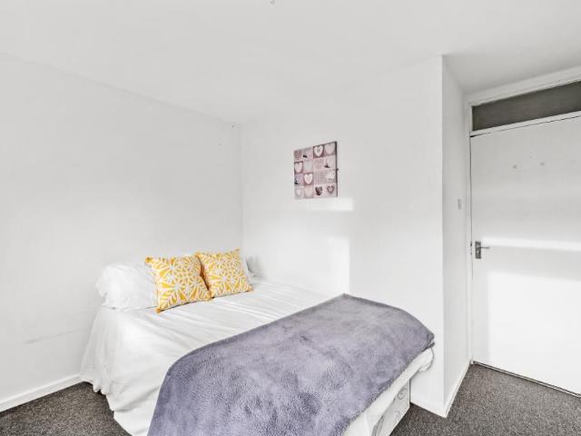 Room for rent in Maida Hill, Greater London
