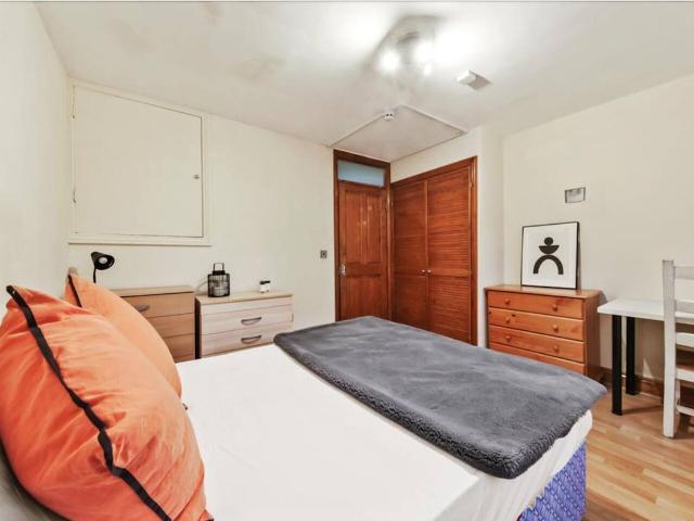 Room for rent in Maida Hill, Greater London