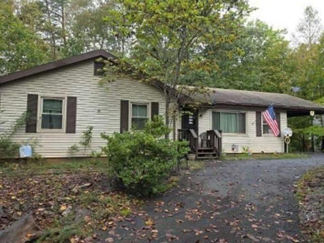 House for sale in Lake Monticello