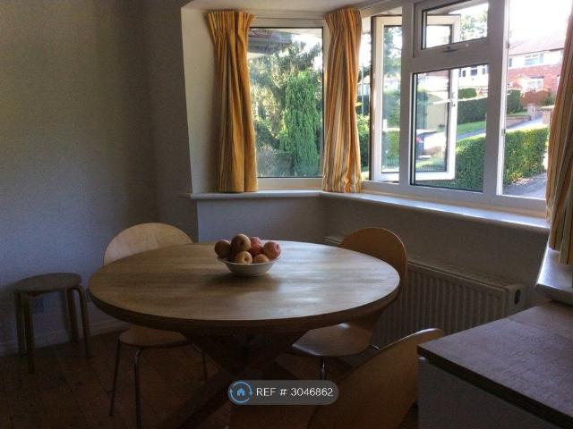 Studio for rent in Lower Kingswood, Reigate and Banstead