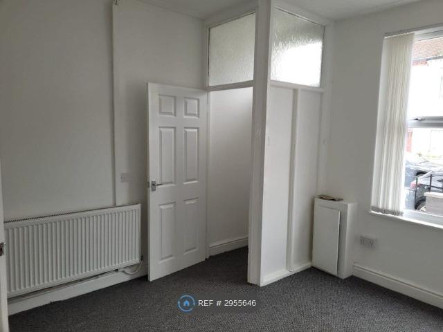 House for rent in Calderstones