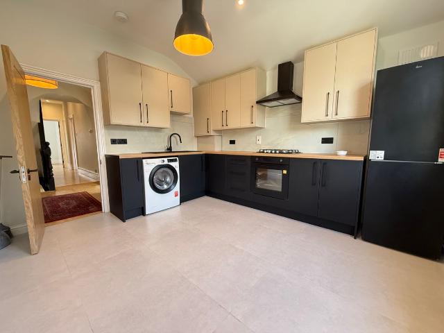 Apartment for rent in London Borough of Croydon, Addiscombe