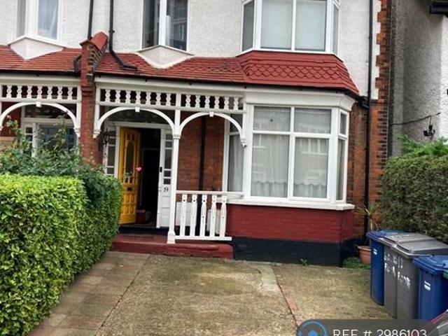 Apartment for rent in Fallow Corner, Greater London