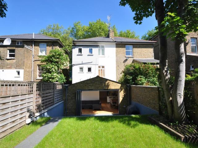 Apartment for rent in London Borough of Hounslow, Cat Hill