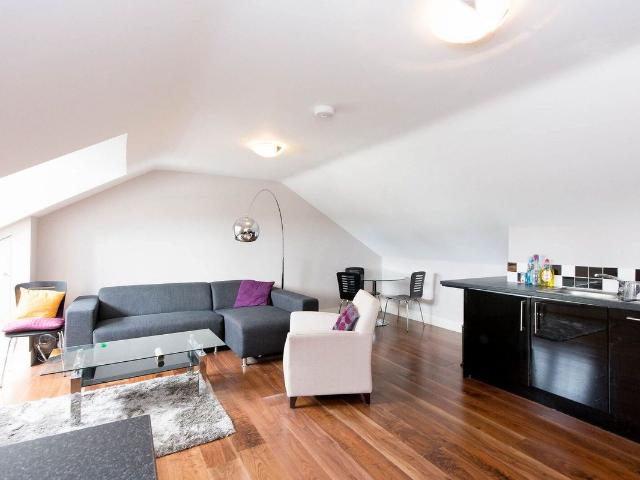 Apartment for rent in London Borough of Hounslow, Strand