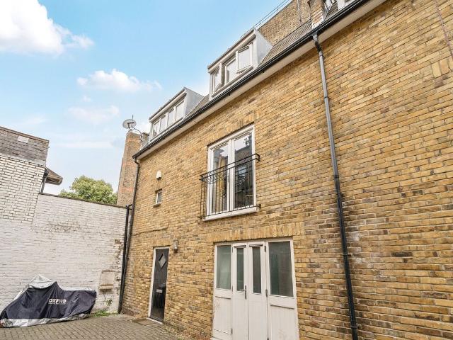 House for rent in London Borough of Hounslow, Greater London