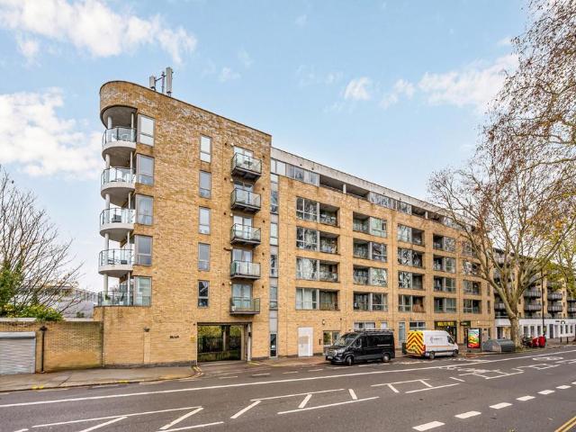 Apartment for rent in London Borough of Hounslow, Strand