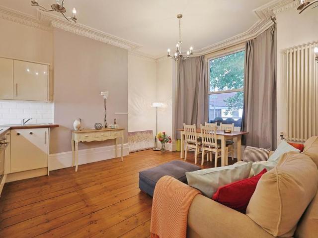 Apartment for rent in London Borough of Hounslow, Strand