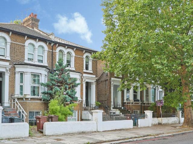 Apartment for rent in London Borough of Hounslow, Strand