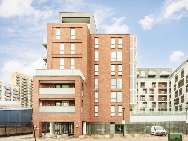 Apartment for rent in Strand-on-the-Green, Greater London