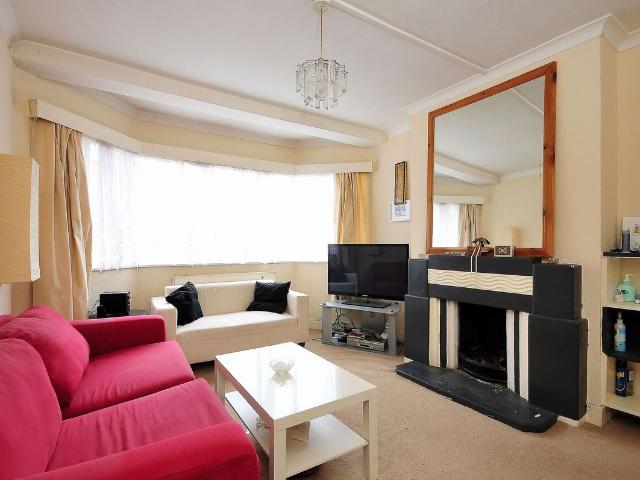 Apartment for rent in London Borough of Hounslow, Strand