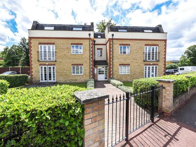 Apartment for rent in London Borough of Hounslow, Strand