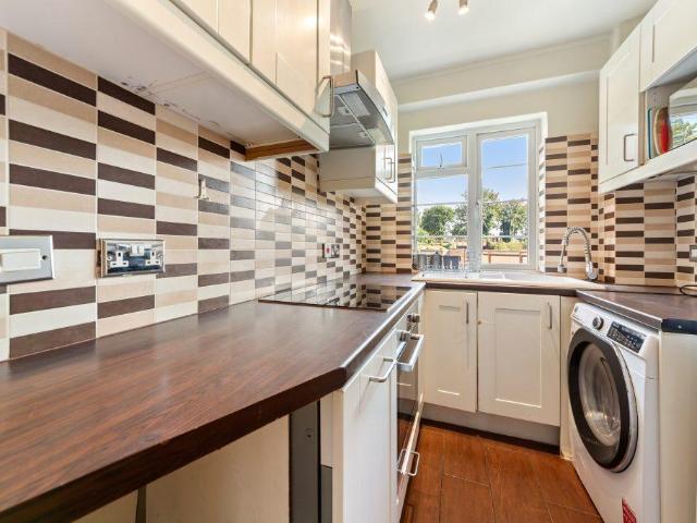 Apartment for rent in Strand-on-the-Green, Greater London