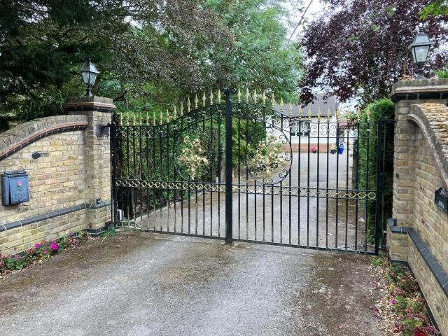 Apartment for rent in Clapgate, Navestock Side