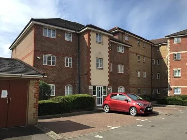 Apartment for rent in Scrattons Farm, Greater London