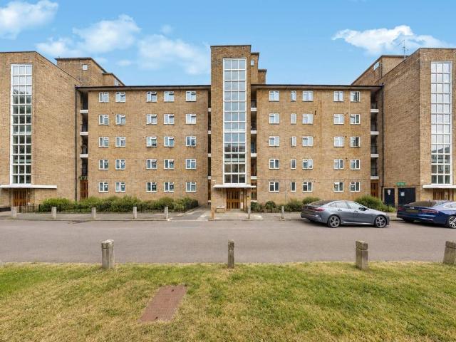 House for rent in Southfields, Greater London
