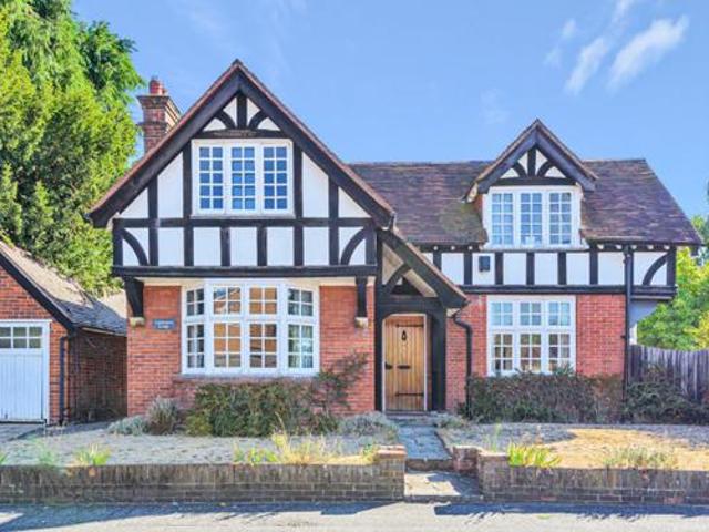 House for sale in Heol-las, Surrey