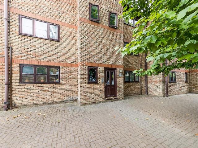 Apartment for rent in Maryland, Greater London
