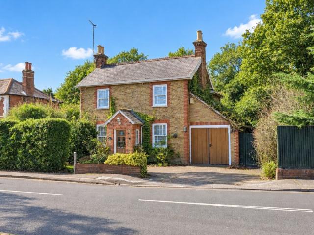 House for rent in Knaphill, Woking
