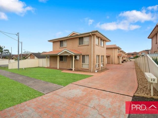 Townhouse for sale in Lurnea