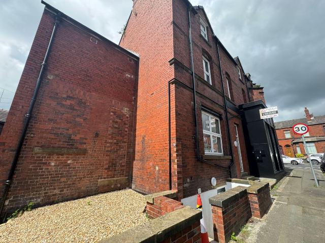 Apartment for rent in Middlebrook, Bolton