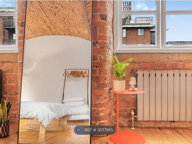 Studio for rent in First Street, Manchester
