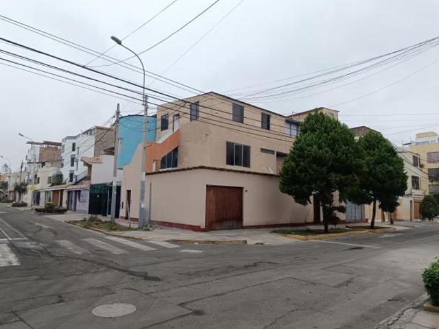 CHORRILLOS VENTA CASA ÁREA 183 m2