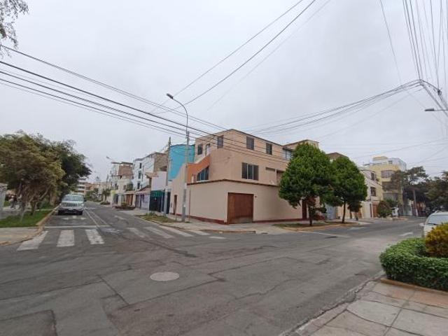 CHORRILLOS VENTA CASA ÁREA 183 m2