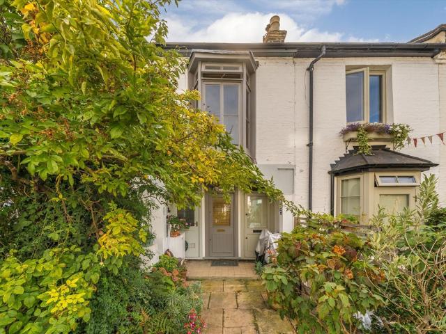 Apartment for rent in Bellenden, Greater London