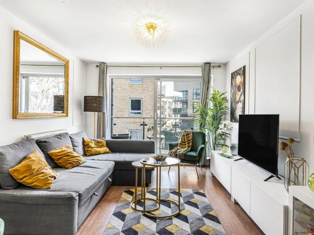 Apartment for rent in Poplar Grove, Greater London