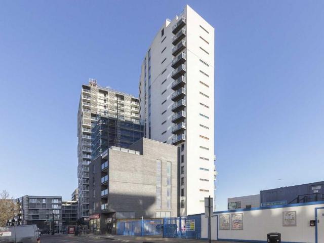 Apartment for rent in Poplar Grove, Greater London