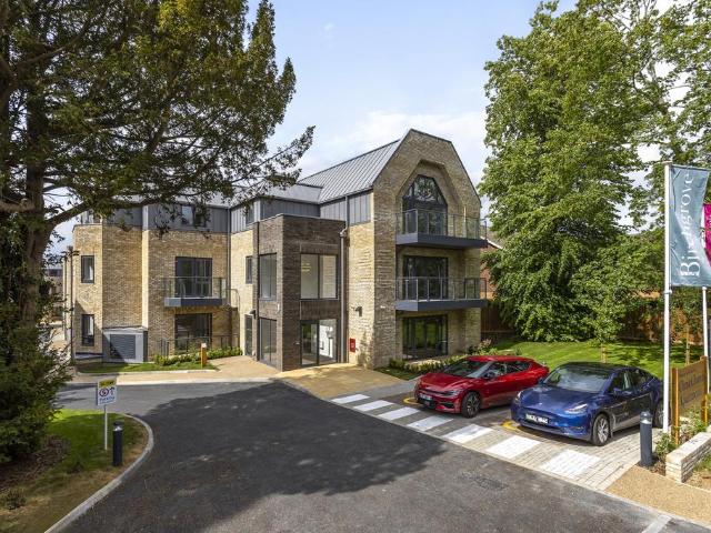 House for rent in Pachesham Park, Surrey