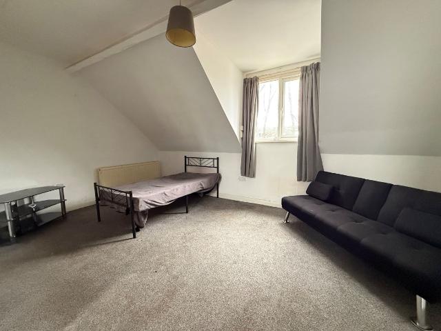 Studio for rent in Hyde Park, South Yorkshire