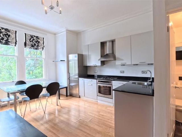 Apartment for rent in Brondesbury, Greater London