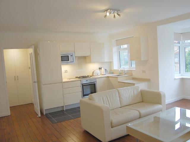 Apartment for rent in Brondesbury, Greater London