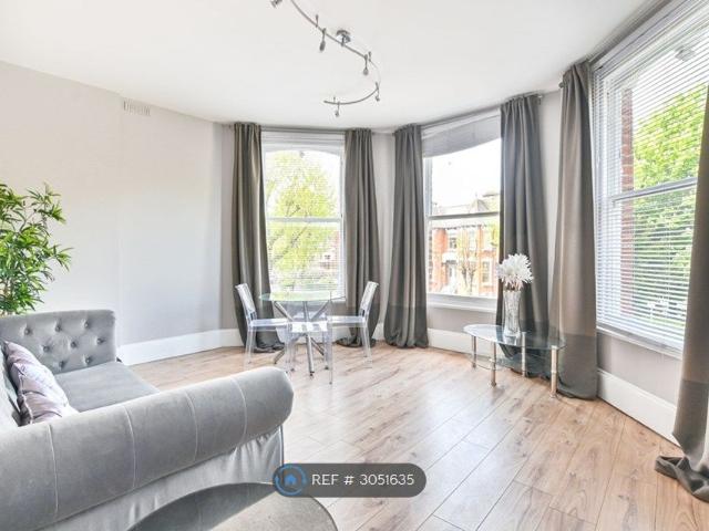 Apartment for rent in Brondesbury Park, Greater London