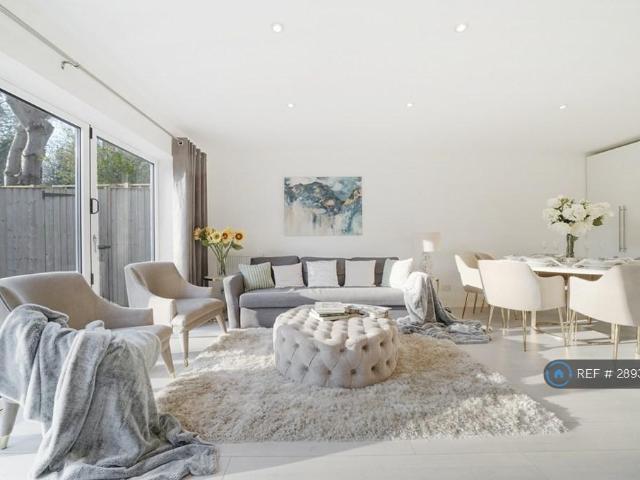 Apartment for rent in Brondesbury, Greater London