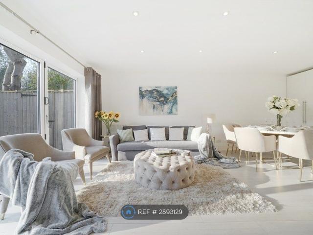 Apartment for rent in Brondesbury, Greater London