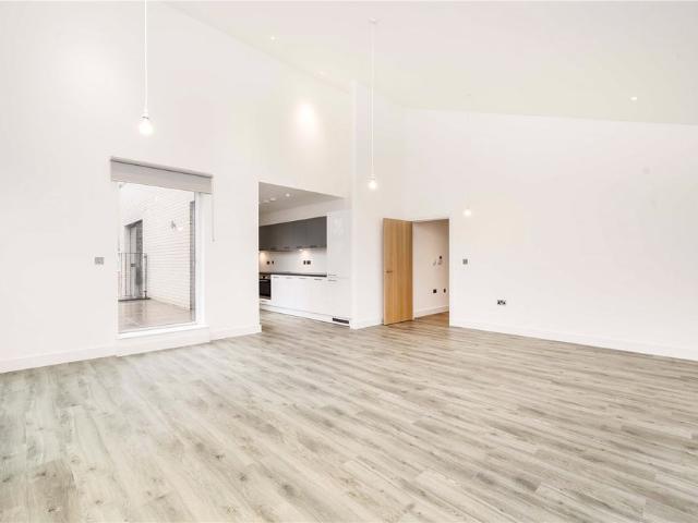 Apartment for rent in Brondesbury, Greater London