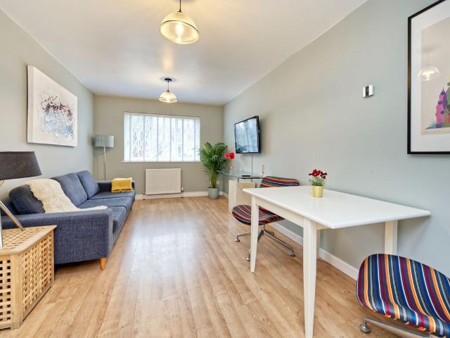 Apartment for rent in Brondesbury, Greater London