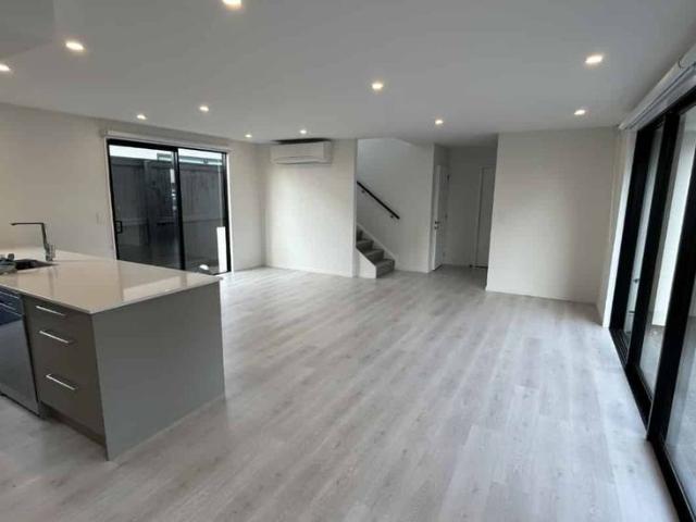 Townhouse for rent in Saint Albans, Canterbury