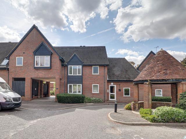 Studio for rent in St Albans, Five Acres