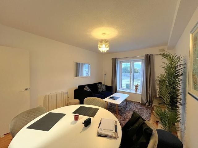 Apartment to rent in Bluebell, North Tipperary
