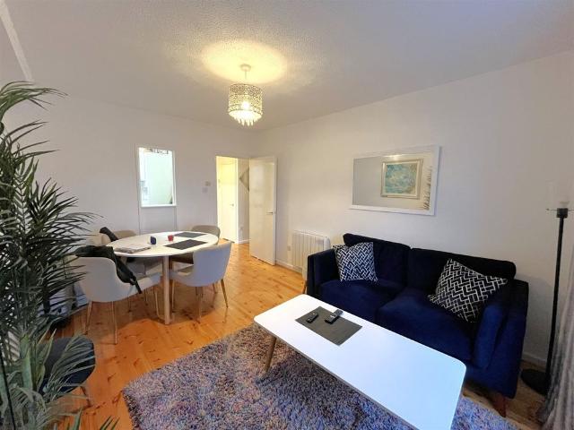 Apartment to rent in Bluebell, North Tipperary