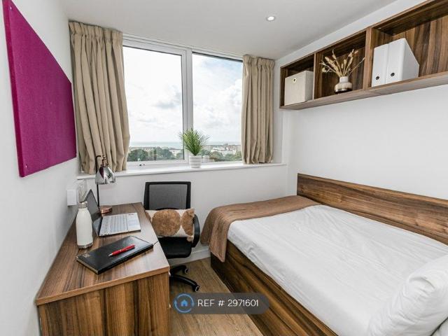 Room for rent in Lansdowne, Springbourne