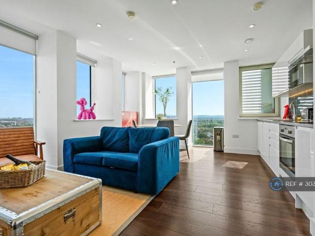 Apartment for rent in London Borough of Merton, Collier's Wood