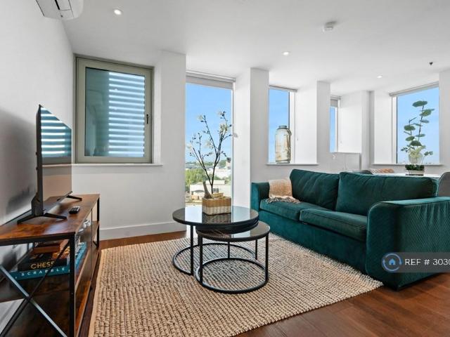 Apartment for rent in London Borough of Merton, Collier's Wood