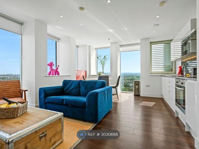 Apartment for rent in London Borough of Merton, Collier's Wood