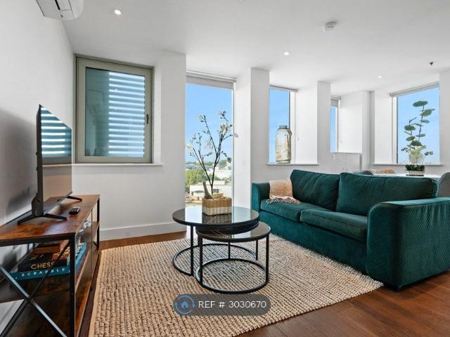 Apartment for rent in London Borough of Merton, Collier's Wood