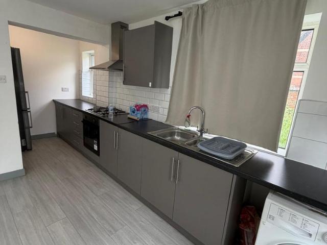 House for rent in London Borough of Merton, Collier's Wood
